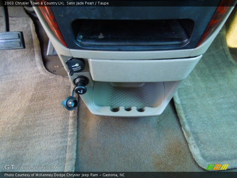 Satin Jade Pearl / Taupe 2003 Chrysler Town & Country LXi