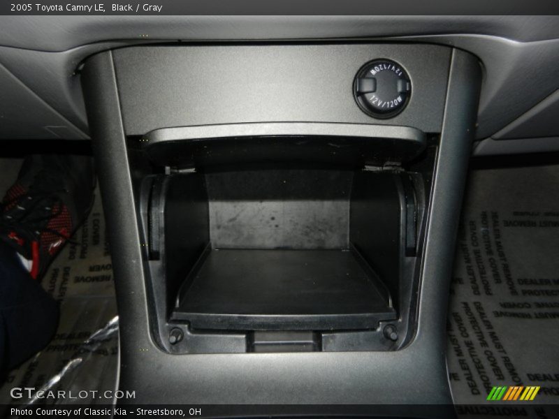 Black / Gray 2005 Toyota Camry LE