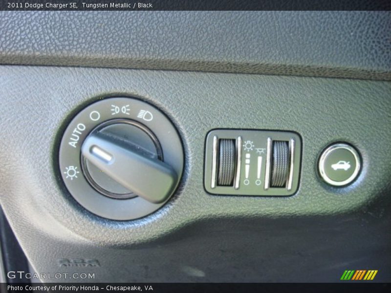 Tungsten Metallic / Black 2011 Dodge Charger SE
