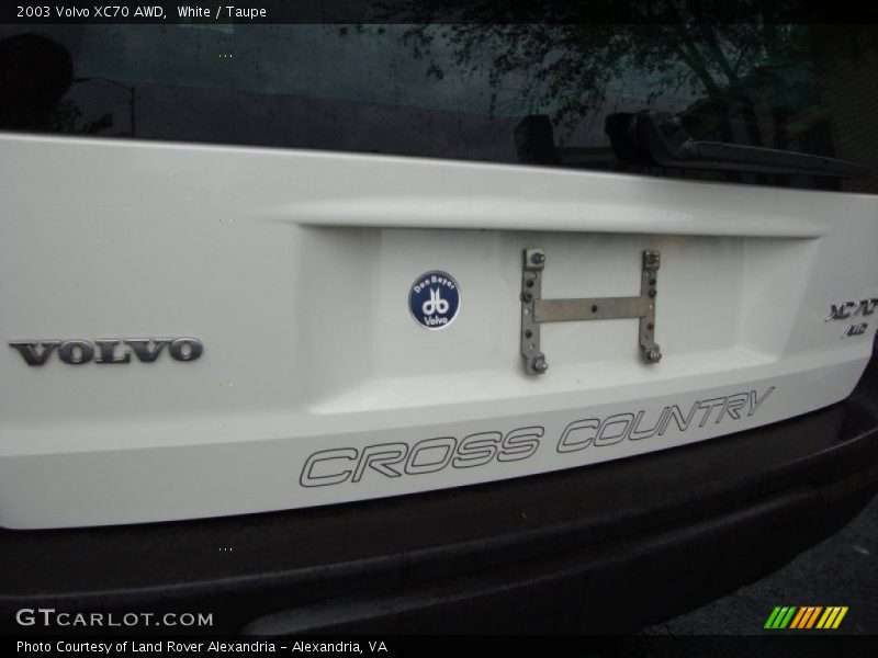 White / Taupe 2003 Volvo XC70 AWD
