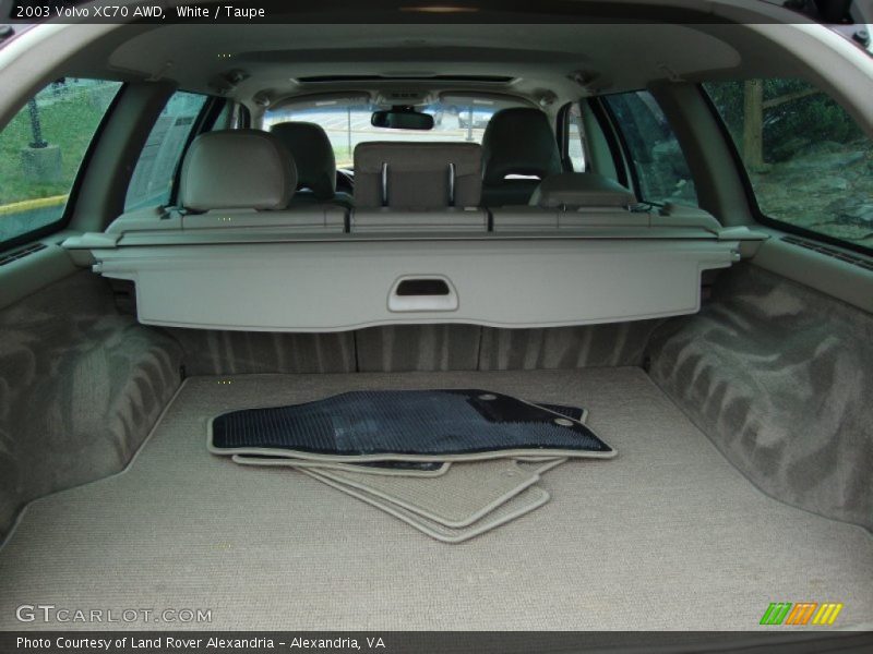White / Taupe 2003 Volvo XC70 AWD