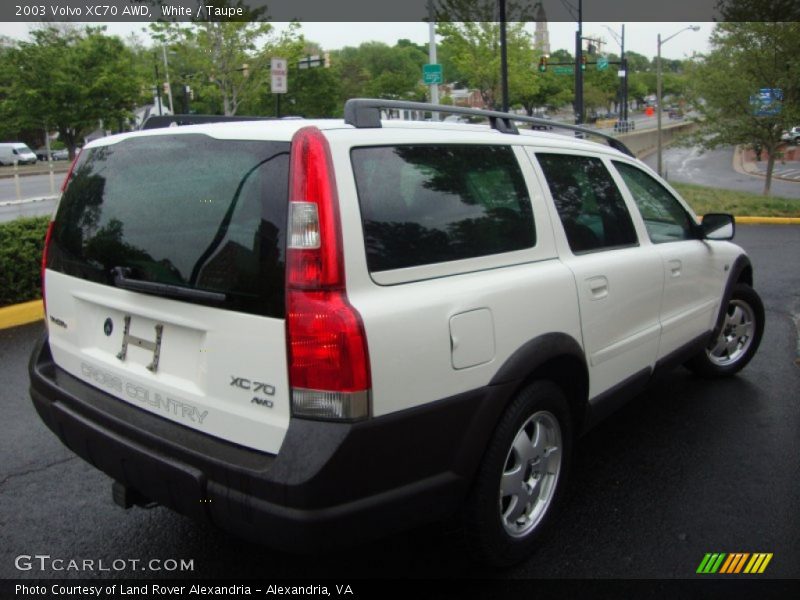 White / Taupe 2003 Volvo XC70 AWD