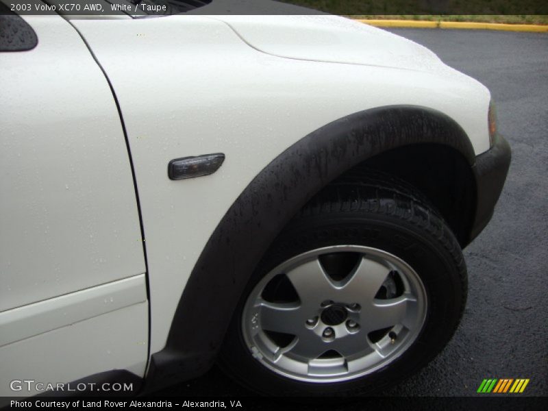 White / Taupe 2003 Volvo XC70 AWD