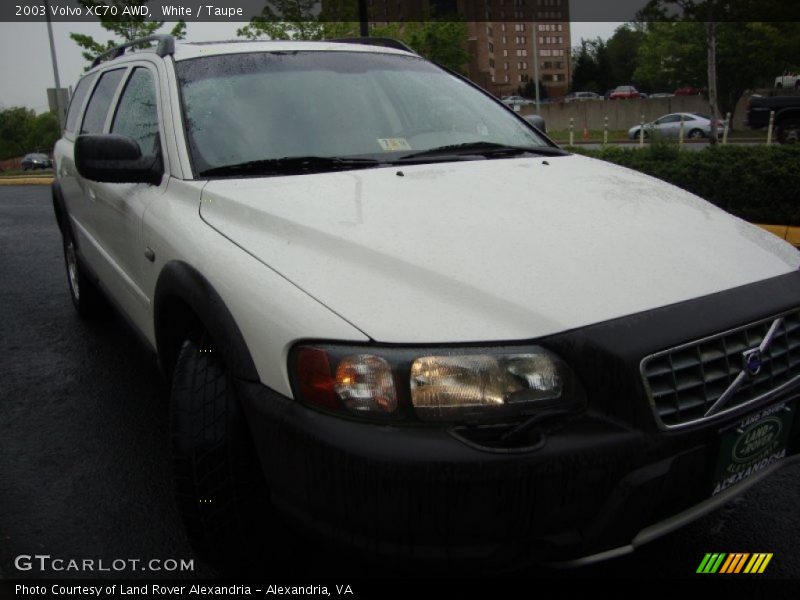 White / Taupe 2003 Volvo XC70 AWD