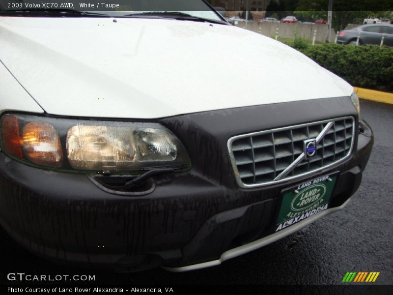 White / Taupe 2003 Volvo XC70 AWD