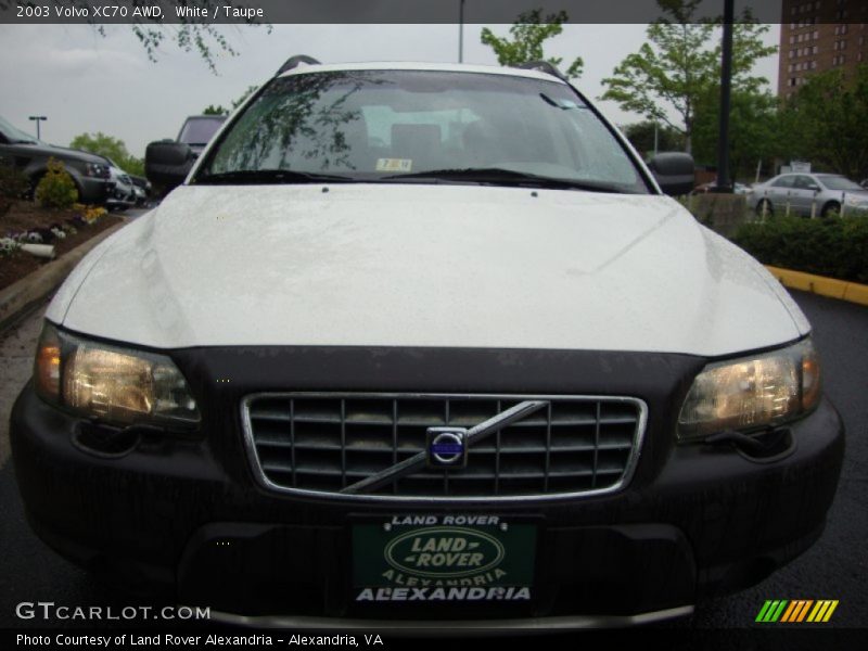 White / Taupe 2003 Volvo XC70 AWD