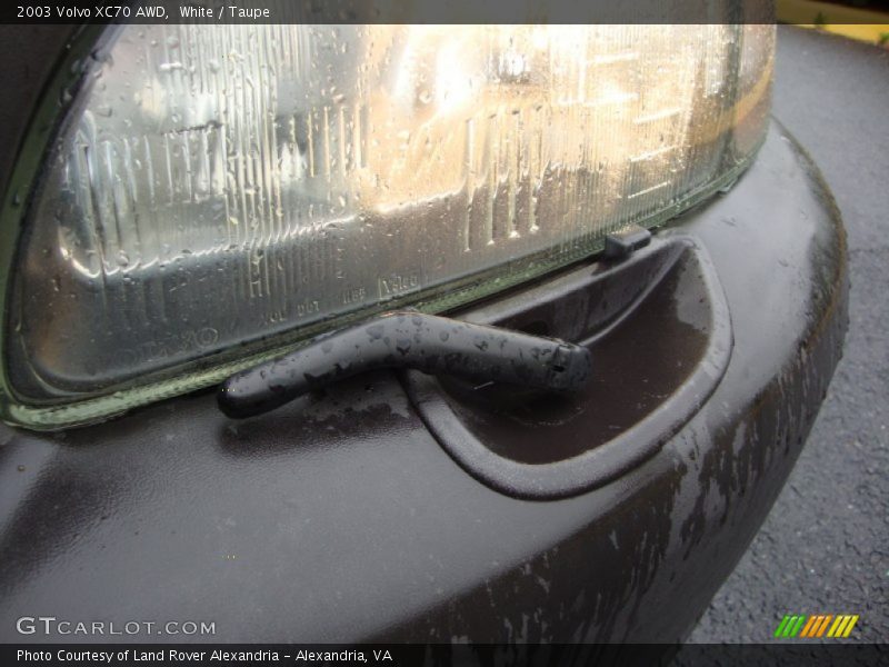 White / Taupe 2003 Volvo XC70 AWD