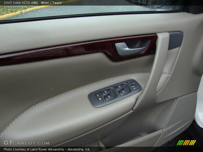 White / Taupe 2003 Volvo XC70 AWD