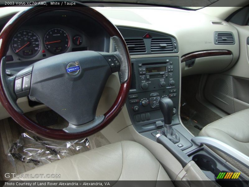 White / Taupe 2003 Volvo XC70 AWD
