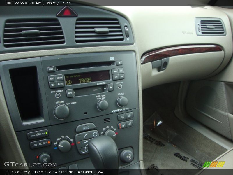 White / Taupe 2003 Volvo XC70 AWD