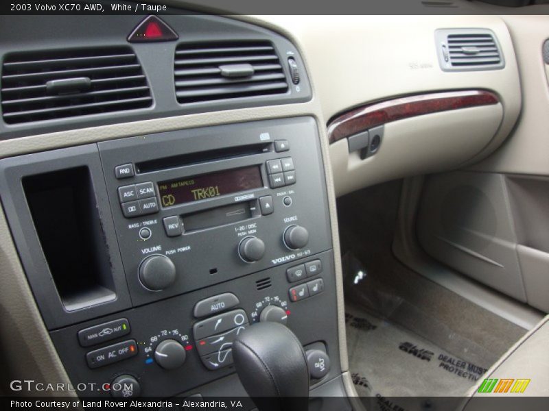 White / Taupe 2003 Volvo XC70 AWD