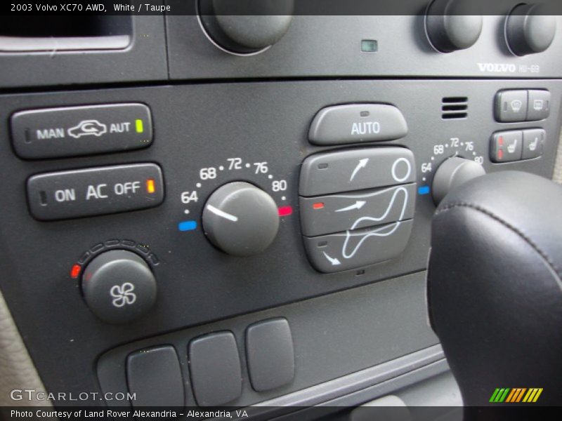 White / Taupe 2003 Volvo XC70 AWD