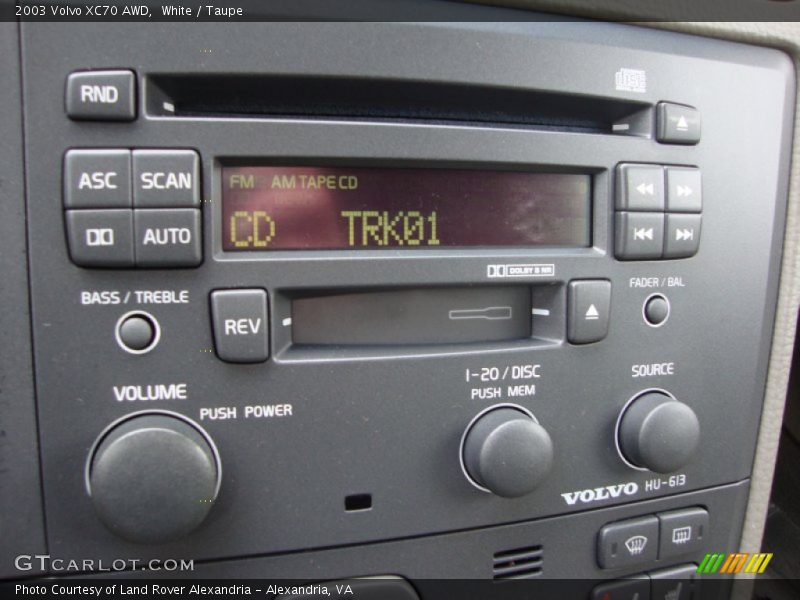 White / Taupe 2003 Volvo XC70 AWD
