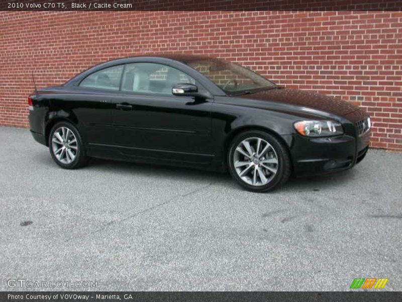 Black / Cacite Cream 2010 Volvo C70 T5