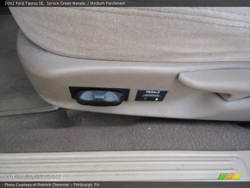 Spruce Green Metallic / Medium Parchment 2002 Ford Taurus SE