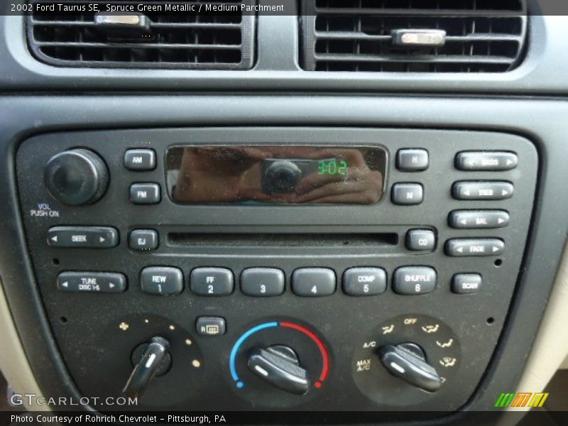 Spruce Green Metallic / Medium Parchment 2002 Ford Taurus SE