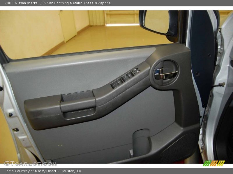 Silver Lightning Metallic / Steel/Graphite 2005 Nissan Xterra S