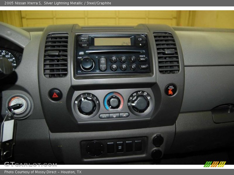 Silver Lightning Metallic / Steel/Graphite 2005 Nissan Xterra S