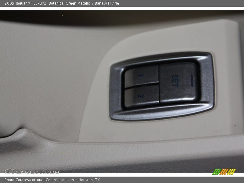 Botanical Green Metallic / Barley/Truffle 2009 Jaguar XF Luxury