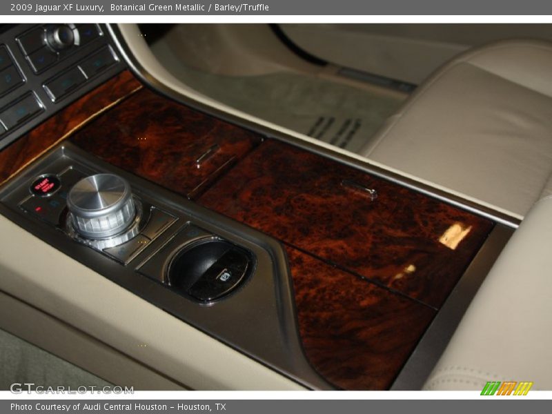 Botanical Green Metallic / Barley/Truffle 2009 Jaguar XF Luxury