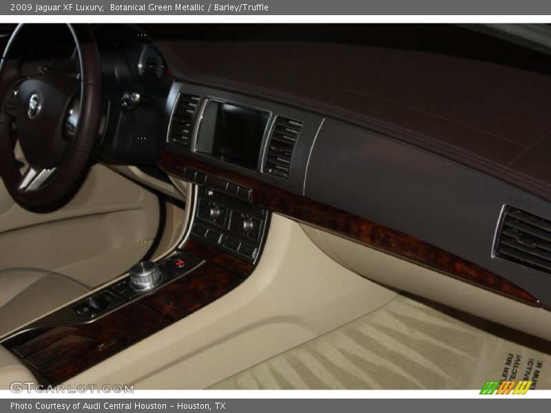 Botanical Green Metallic / Barley/Truffle 2009 Jaguar XF Luxury