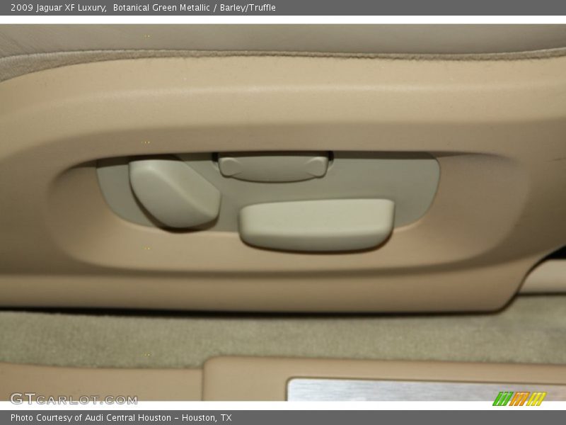 Botanical Green Metallic / Barley/Truffle 2009 Jaguar XF Luxury