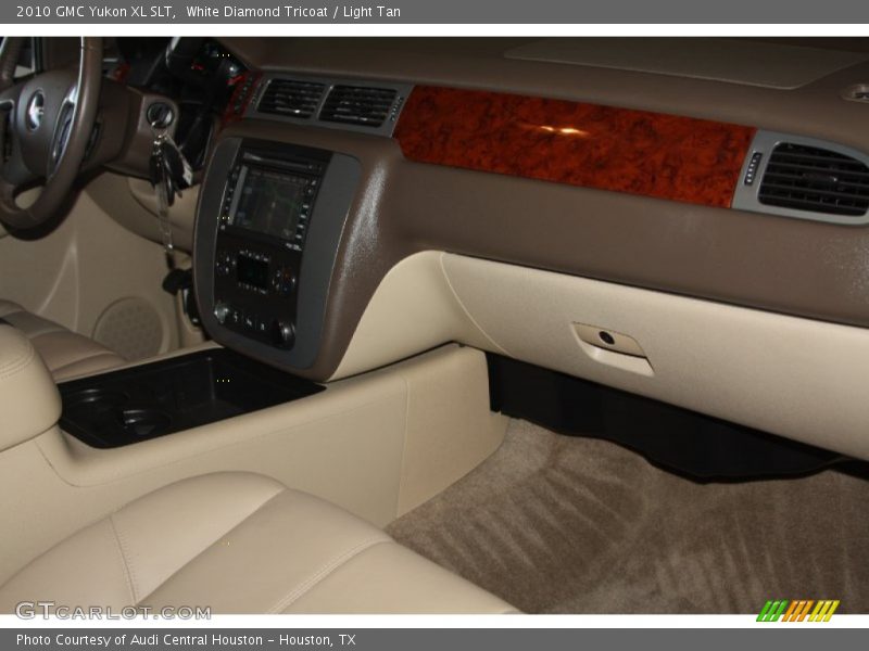 White Diamond Tricoat / Light Tan 2010 GMC Yukon XL SLT
