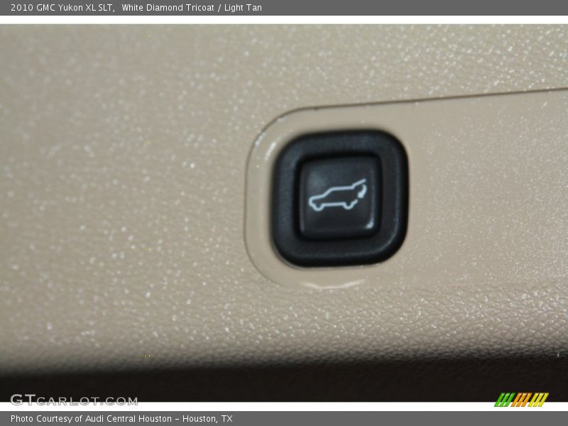 White Diamond Tricoat / Light Tan 2010 GMC Yukon XL SLT