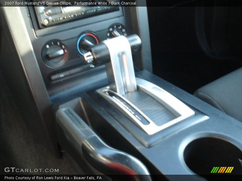 Performance White / Dark Charcoal 2007 Ford Mustang V6 Deluxe Coupe