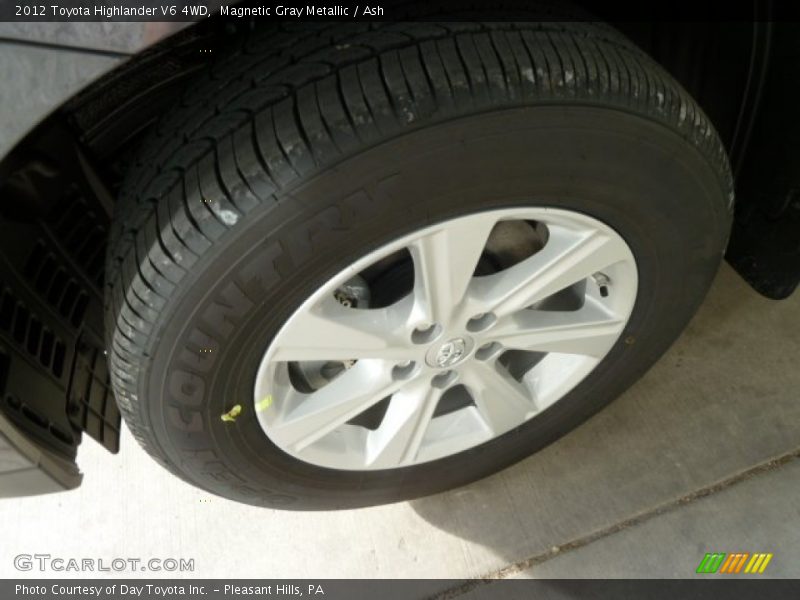 Magnetic Gray Metallic / Ash 2012 Toyota Highlander V6 4WD