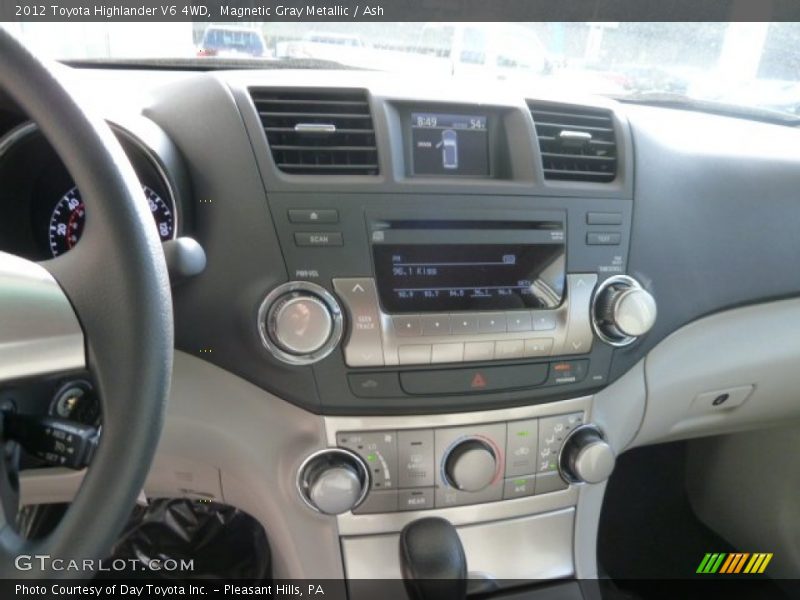 Magnetic Gray Metallic / Ash 2012 Toyota Highlander V6 4WD