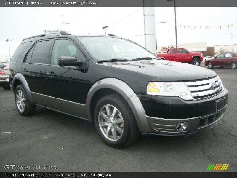 Front 3/4 View of 2008 Taurus X SEL