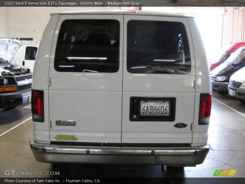 Oxford White / Medium Flint Grey 2007 Ford E Series Van E150 Passenger