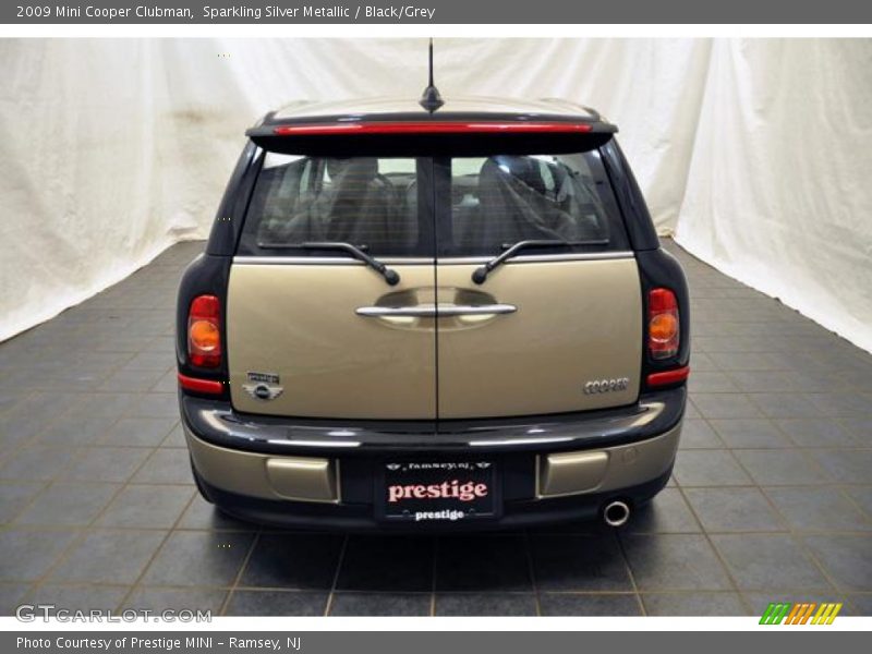 Sparkling Silver Metallic / Black/Grey 2009 Mini Cooper Clubman