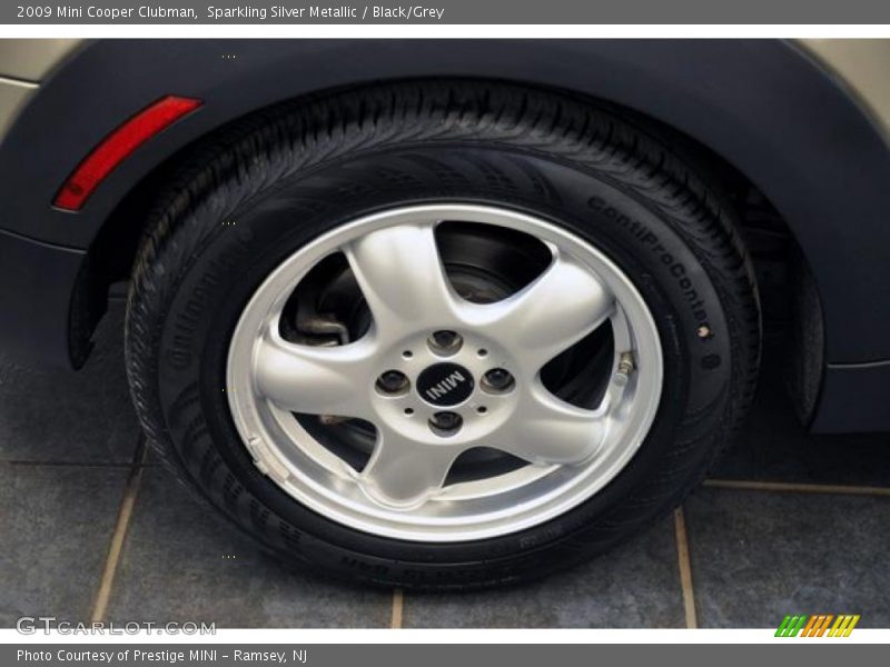 Sparkling Silver Metallic / Black/Grey 2009 Mini Cooper Clubman