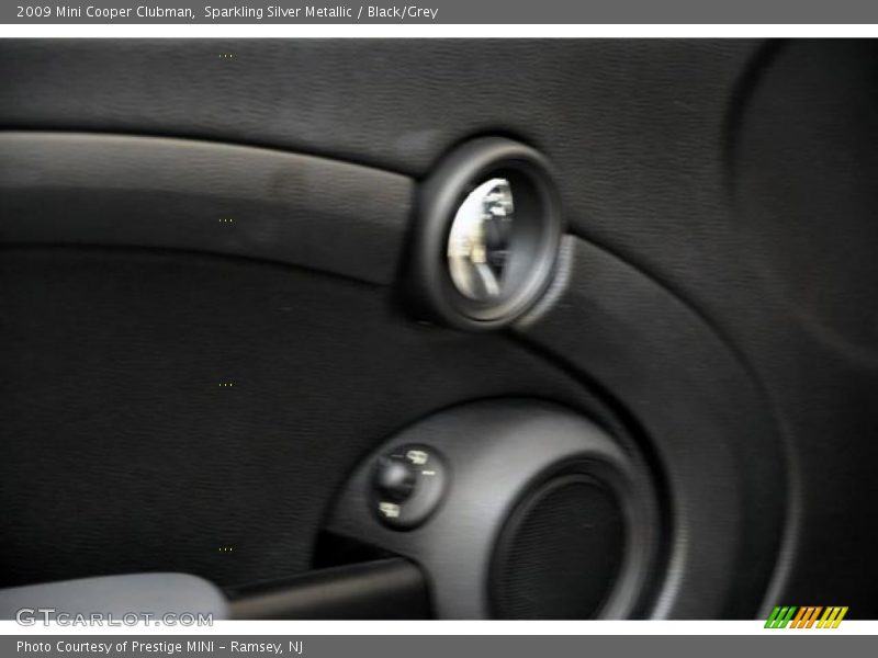 Sparkling Silver Metallic / Black/Grey 2009 Mini Cooper Clubman