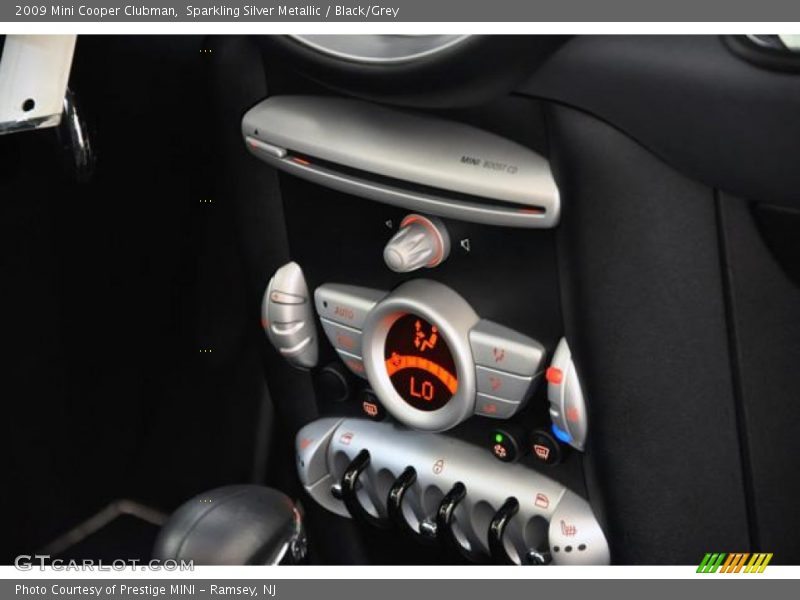 Sparkling Silver Metallic / Black/Grey 2009 Mini Cooper Clubman