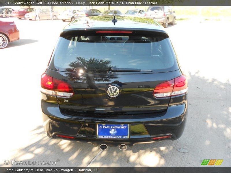 Deep Black Pearl Metallic / R Titan Black Leather 2012 Volkswagen Golf R 4 Door 4Motion