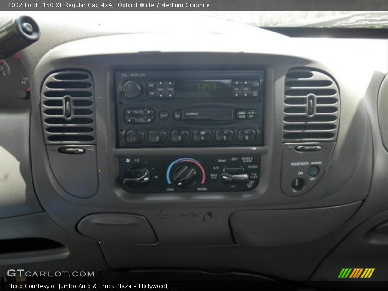 Oxford White / Medium Graphite 2002 Ford F150 XL Regular Cab 4x4