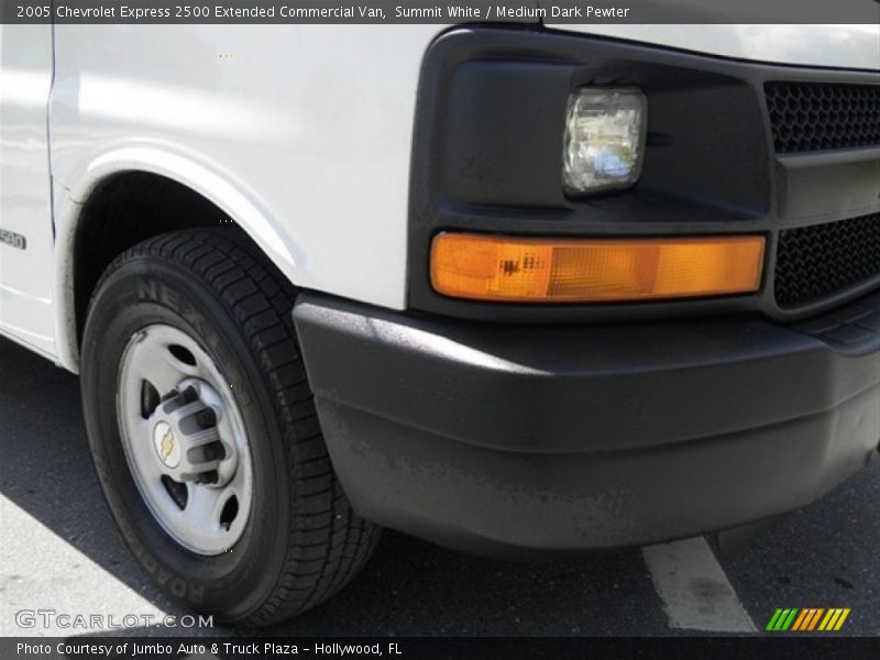 Summit White / Medium Dark Pewter 2005 Chevrolet Express 2500 Extended Commercial Van