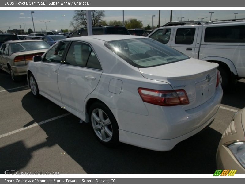 Super White / Charcoal 2009 Toyota Camry SE