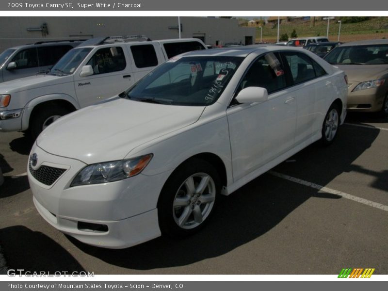 Super White / Charcoal 2009 Toyota Camry SE
