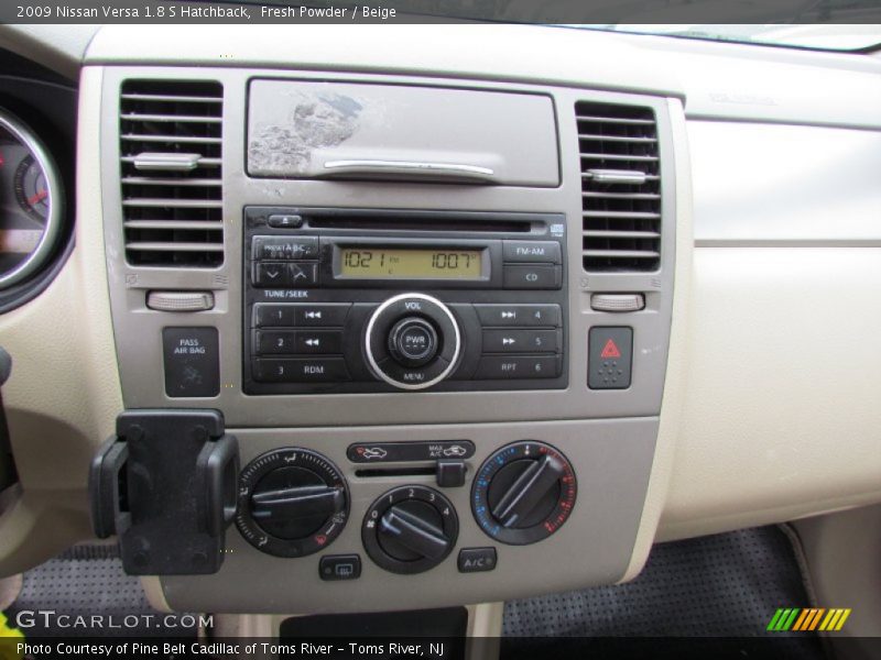 Fresh Powder / Beige 2009 Nissan Versa 1.8 S Hatchback