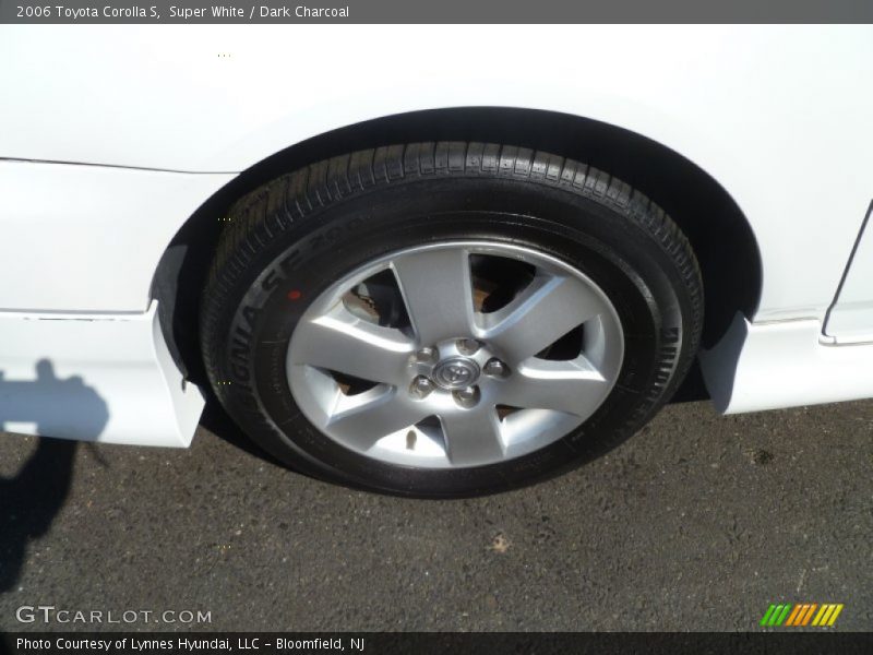 Super White / Dark Charcoal 2006 Toyota Corolla S