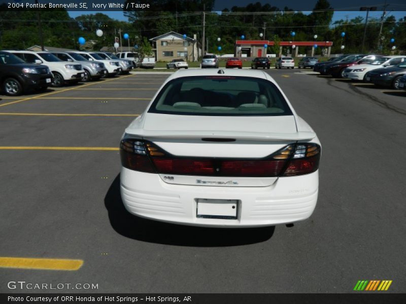 Ivory White / Taupe 2004 Pontiac Bonneville SE