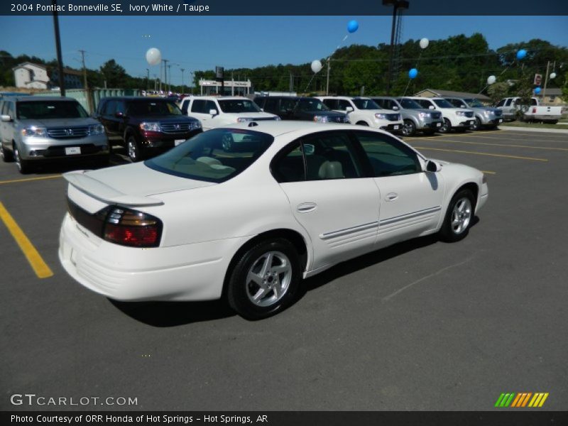 Ivory White / Taupe 2004 Pontiac Bonneville SE