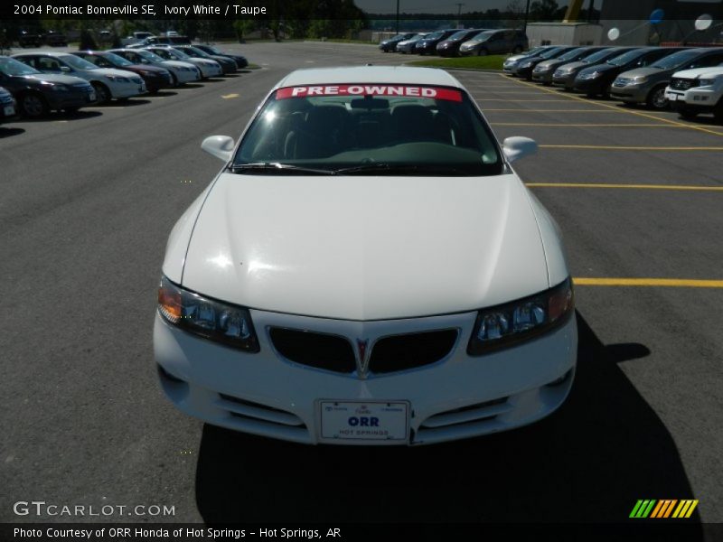 Ivory White / Taupe 2004 Pontiac Bonneville SE