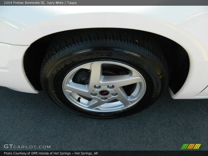 Ivory White / Taupe 2004 Pontiac Bonneville SE