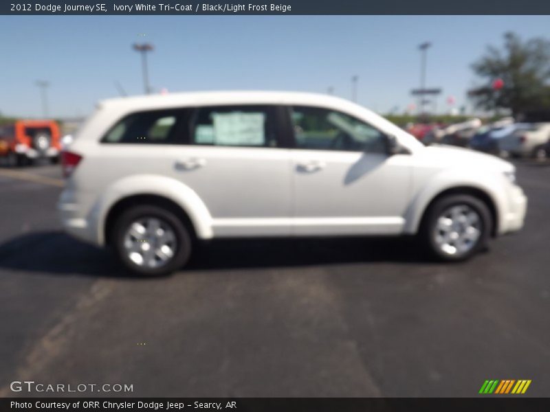 Ivory White Tri-Coat / Black/Light Frost Beige 2012 Dodge Journey SE