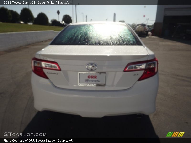 Super White / Black/Ash 2012 Toyota Camry SE
